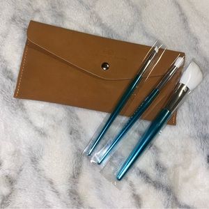 NWT Elaina Badro Baby Blues Makeup Brush Set